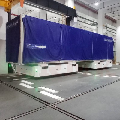 Trasporto container da 40 tonnellate a due auto