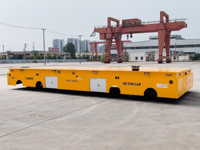 Cisterne di stoccaggio del petrolio che gestiscono il carrello di trasporto elettrico pesante